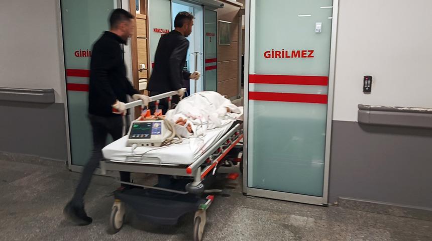 Boşanma aşamasındaki eşini eve kadar takip edip bı&ccedil;akladı