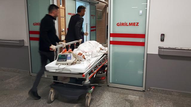 Boşanma aşamasındaki eşini eve kadar takip edip bıçakladı