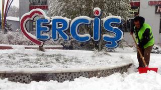 Erciş’te kar kalınlığı 20 santime ulaştı