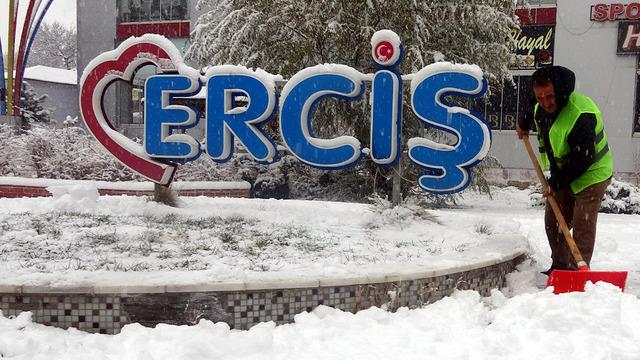 Erciş’te kar kalınlığı 20 santime ulaştı