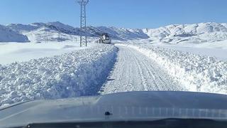 Şırnak beyaza büründü, kar kalınlığı 1 metreyi geçti