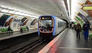 Paris metrosunda bı&ccedil;aklı saldırı: 3 yaralı