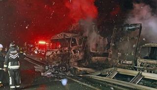 50 ara&ccedil; birbirine girdi! Ara&ccedil;lar cayır cayır yandı!