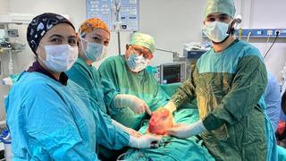 Karnı büyüdü, ‘hamileyim’ sandı: 60 yaşındaki kadından 6 kiloluk kitle çıkarıldı