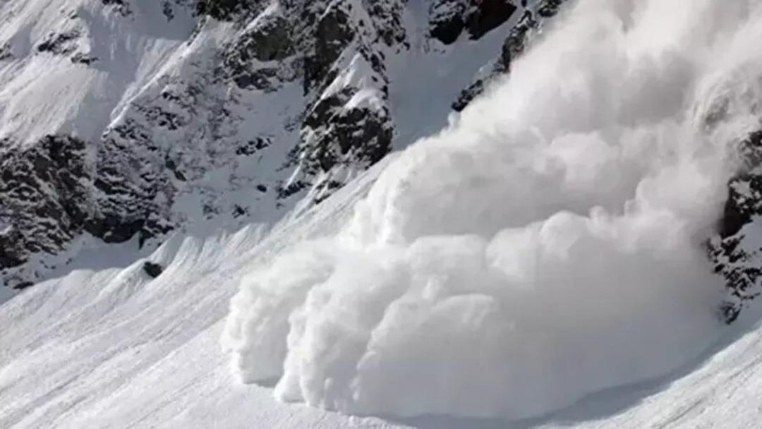 Yunanistan da facia! 4 kişi &ccedil;ığ altında can verdi 2