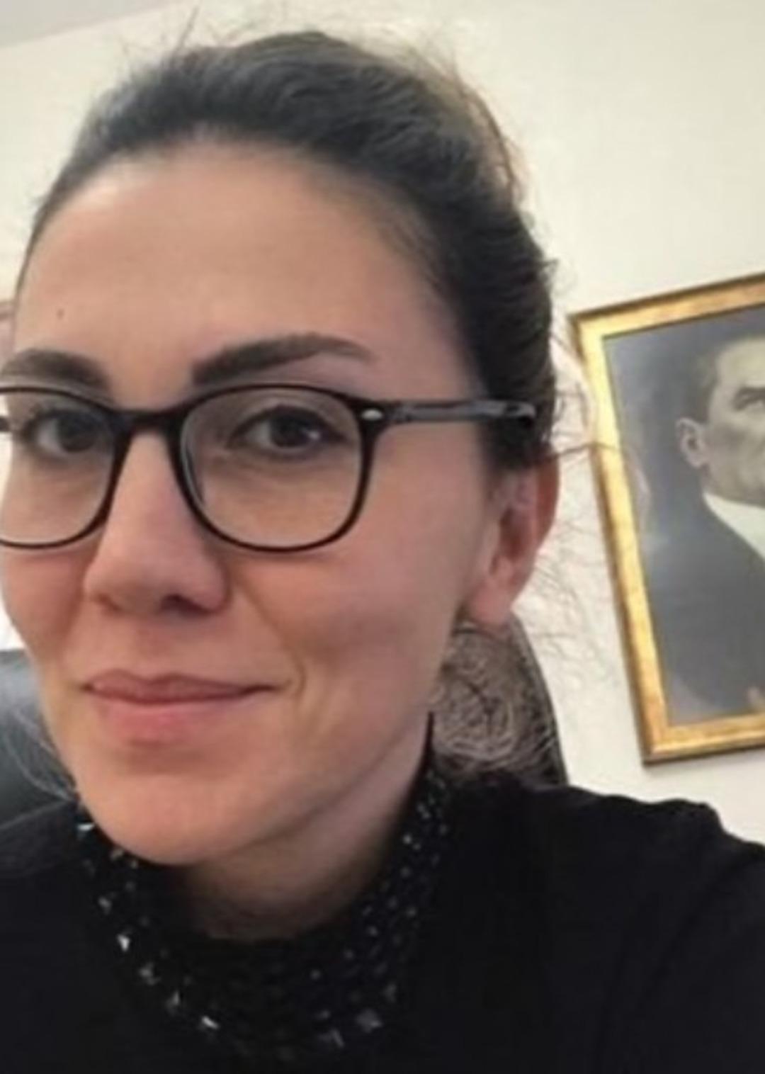 &Uuml;mit Besen in kızı Ezgi sosyal medyada g&uuml;ndem oldu! Mesleğini duyan şaştı kaldı 3