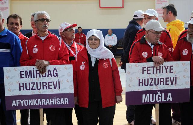 Huzurevi sakinleri Bocce Turnuvası'nda yarışıyor