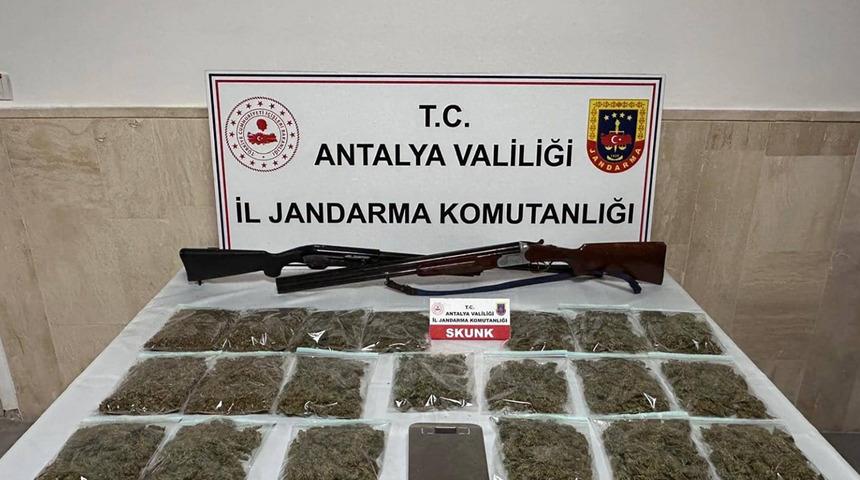 Korkuteli&rsquo;de uyuşturucu operasyonu: 3 g&ouml;zaltı