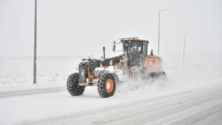 Büyükşehirin karla mücadele ekipleri tam kadro sahada