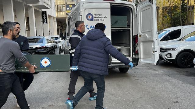 Antalya'da yaşlı kadın evinde ölü bulundu