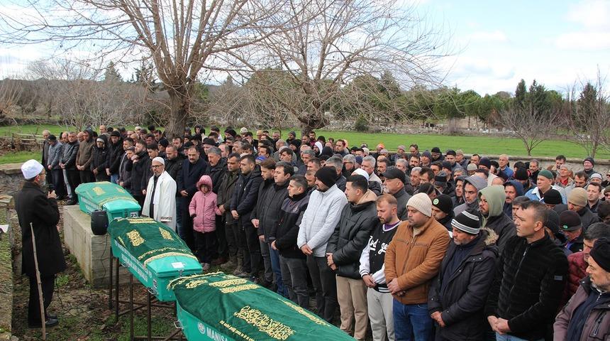 Feci kazada yaşamını yitiren baba, oğul ve torun toprağa verildi