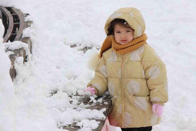 Bolu&rsquo;da kar yağışının tadını &ccedil;ocuklar &ccedil;ıkardı: Parklar kayak pistine d&ouml;nd&uuml; 8