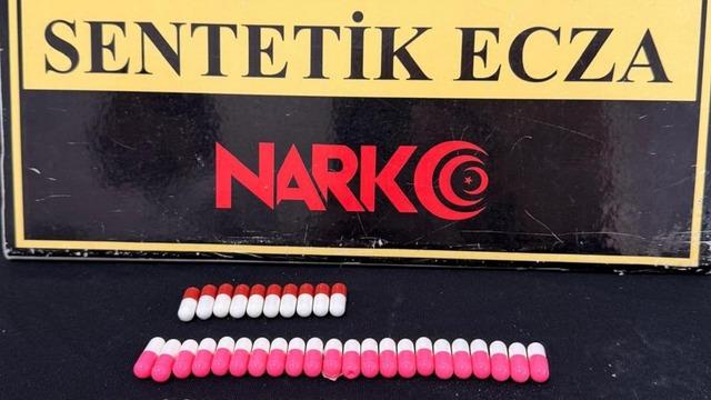 Ekiplerin şüphelendiği şahsın üzerinden uyuşturucu çıktı