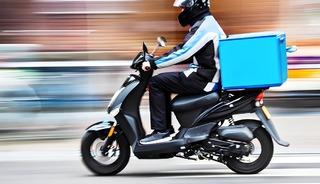 Kurye sipariş getirdiği binaya tuvaletini yaptı