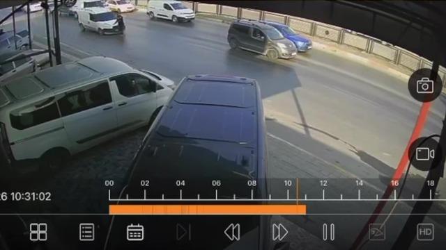 Hafif ticari ara&ccedil; yayaya &ccedil;arptı: O anlar kamerada 2