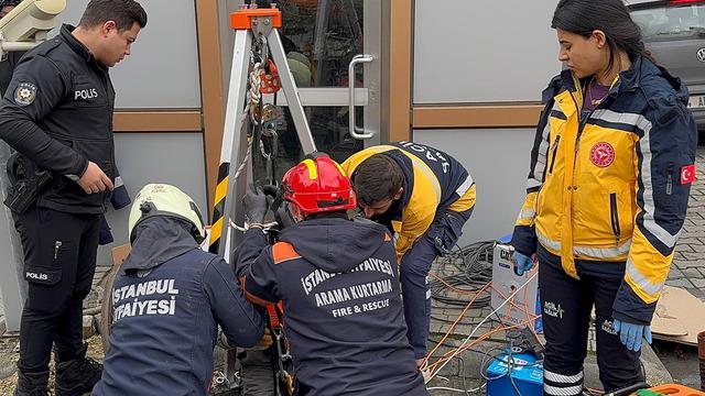 Beylikdüzü'nde rögara düşüp yaralanan işçi itfaiye ekiplerince kurtarıldı