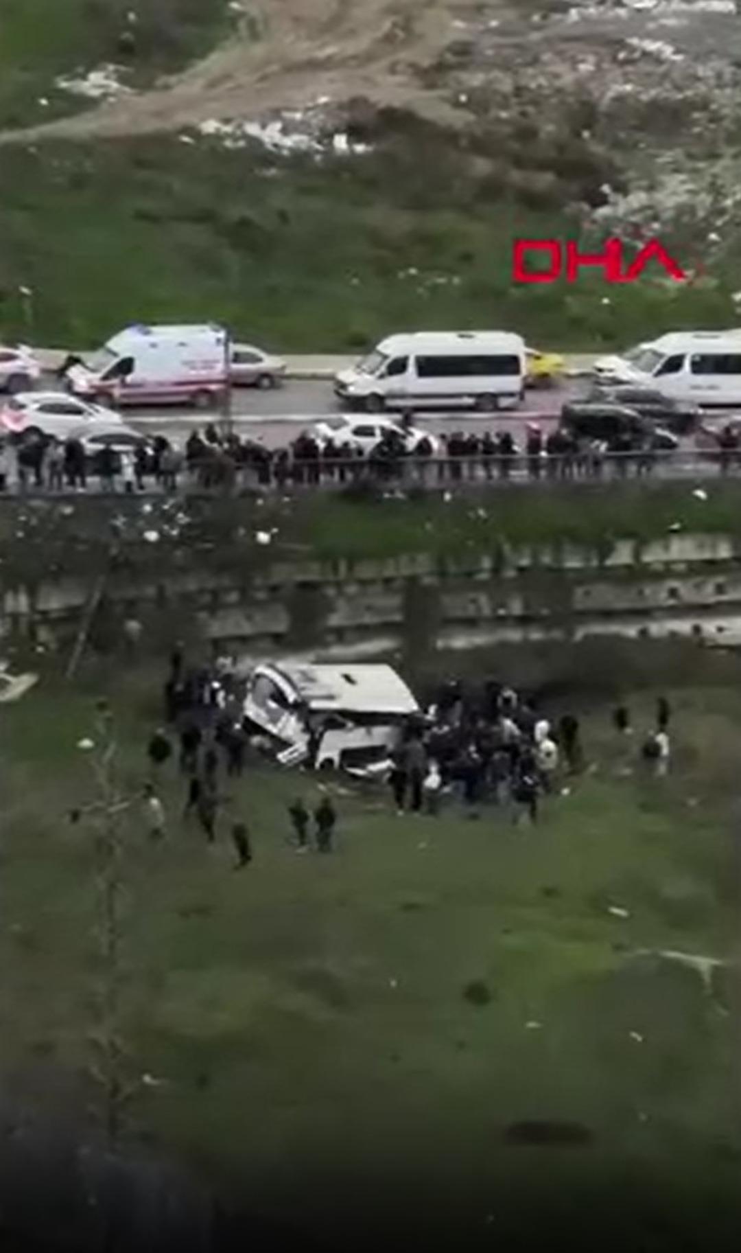 Esenyurt ta otob&uuml;s faciası! Şarampole yuvarlandı, İstanbul Valiliği acı haberi duyurdu 2