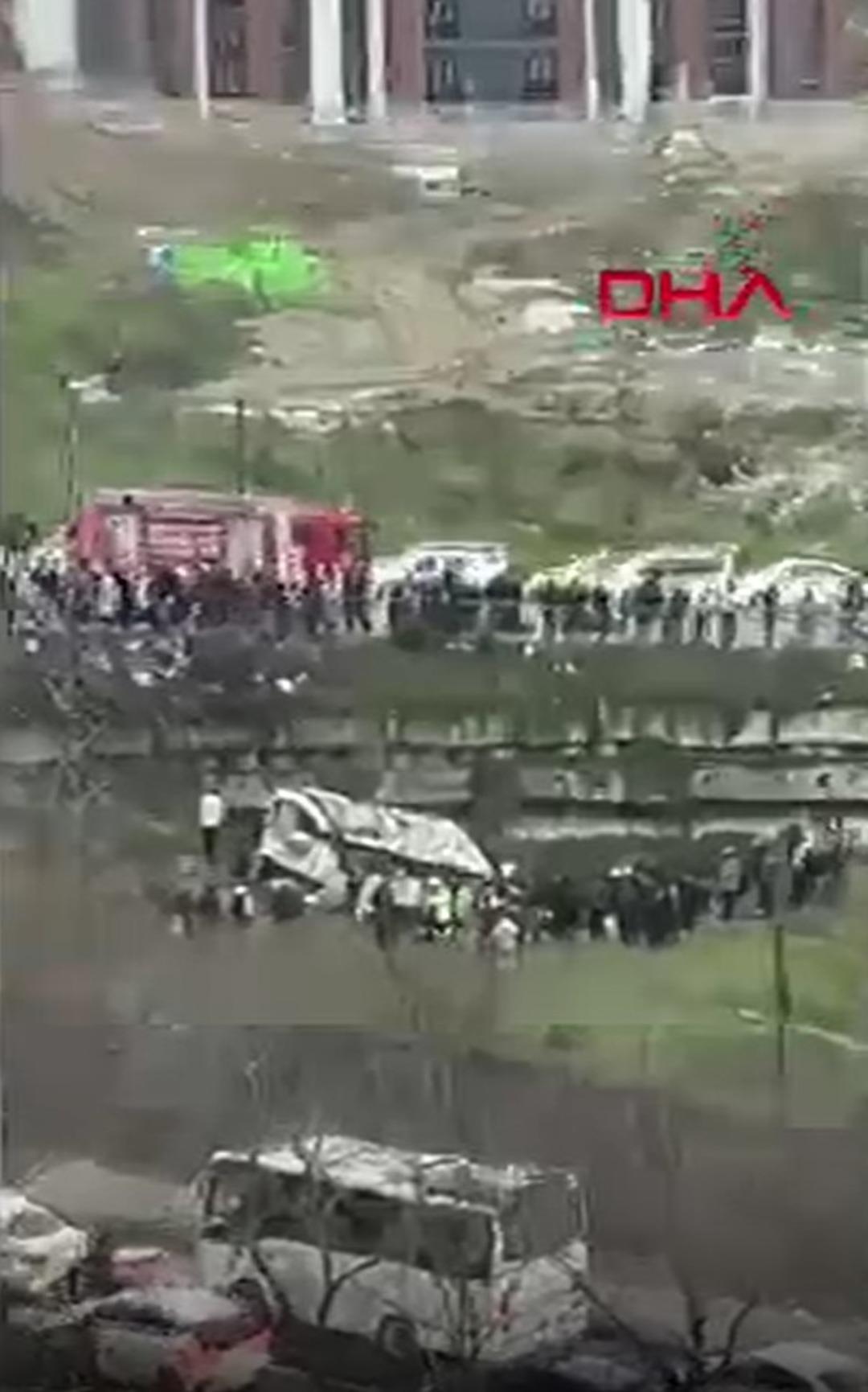 Esenyurt ta otob&uuml;s faciası! Şarampole yuvarlandı, İstanbul Valiliği acı haberi duyurdu 3