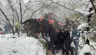 Kar yağışı kaza yaptırdı: 3 yaralı