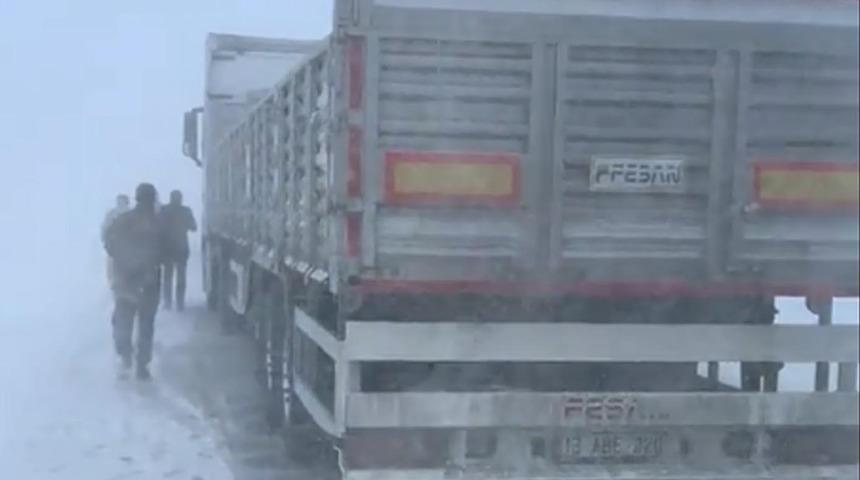 Beyaz esaret! Tend&uuml;rek Ge&ccedil;idi'nde ulaşım durma noktasına geldi