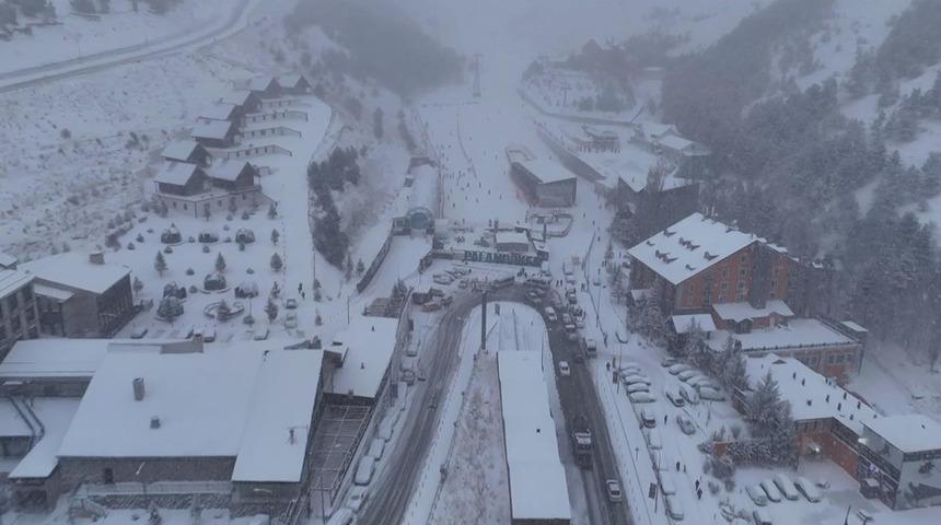 Paland&ouml;ken&rsquo;de kar kalınlığı 70 santimetreyi ge&ccedil;ti