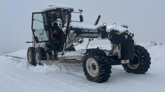 Elazığ'da kapalı köy yolu 111 oldu, ekipler çalışmalarını sürdürüyor