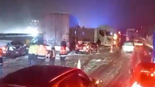 Bolu Dağı Tüneli çıkışında 6 araçlı zincirleme kaza 