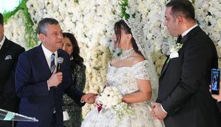 CHP Genel Başkanı &Ouml;zg&uuml;r &Ouml;zel İzmir'de nikah t&ouml;renine katıldı