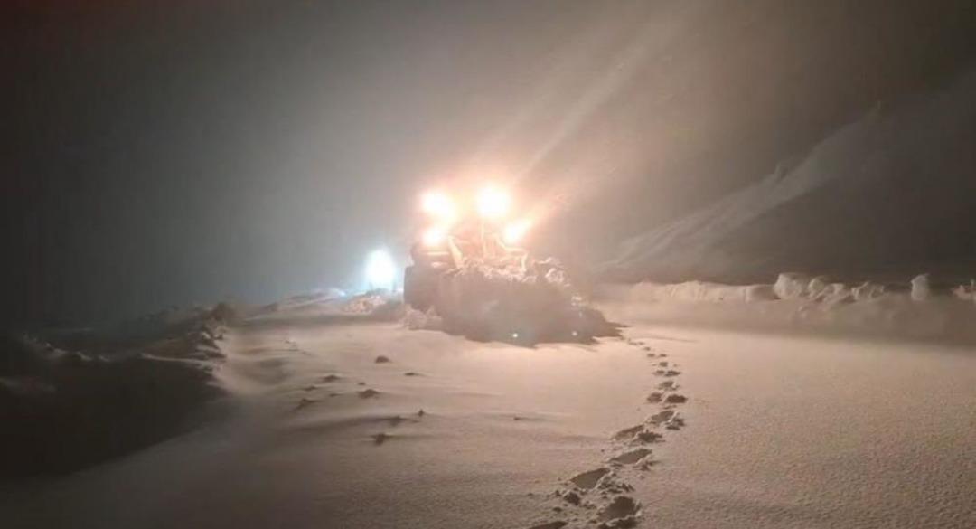 Siirt&rsquo;te karla m&uuml;cadele seferberliği: 97 ara&ccedil; ve 202 personel sahada 2