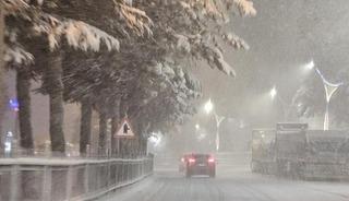 Tatvan'da 40 k&ouml;y ve 32 mezra yolu kapandı