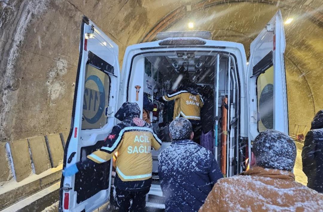 Y&uuml;ksekova&rsquo;da trafik kazası: 3 yaralı 1