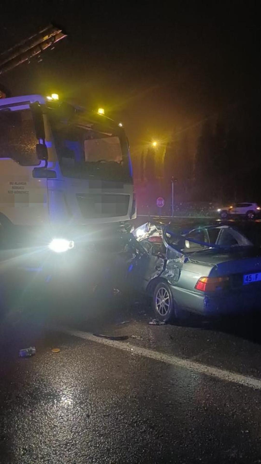 Zonguldak ta kamyon ile otomobil &ccedil;arpıştı: 3 yaralı 1