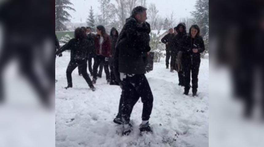 Kayseri Emniyet M&uuml;d&uuml;r&uuml;, şehit &ccedil;ocukları ile kar topu oynadı: "Kahramanlarımızın emanetleri başımızın tacıdır"