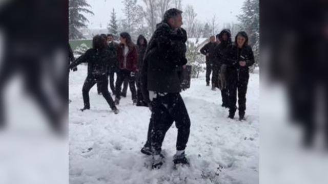 Kayseri Emniyet Müdürü, şehit çocukları ile kar topu oynadı: Kahramanlarımızın emanetleri başımızın tacıdır