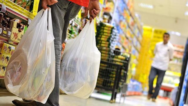 Plastik poşetlere zam! 2026 fiyatı a&ccedil;ıklandı: 50 kuruş veriliyordu, artık...