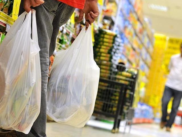 Plastik poşetlere zam! 2026 fiyatı a&ccedil;ıklandı: 25 kuruş veriliyordu, artık...