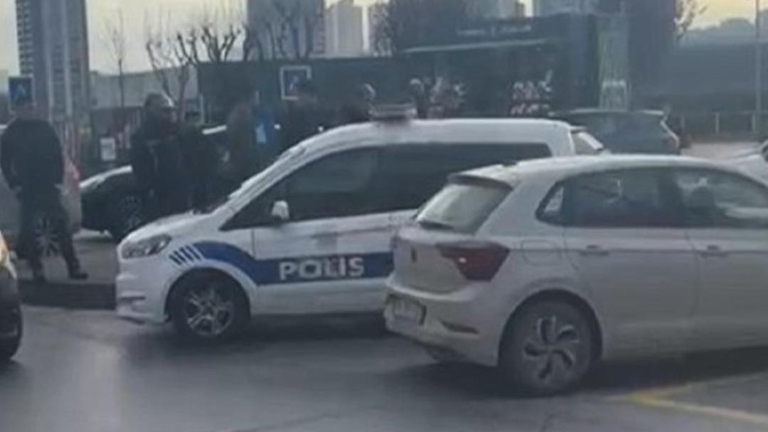 Başakşehir de gasp iddiası; ş&uuml;pheliler 100 metre sonra para dolu &ccedil;anta ile yakalandı 2