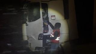 Kar ve tipi nedeniyle Tendürek'te yolda kalanlara Kızılay yardım ulaştırdı