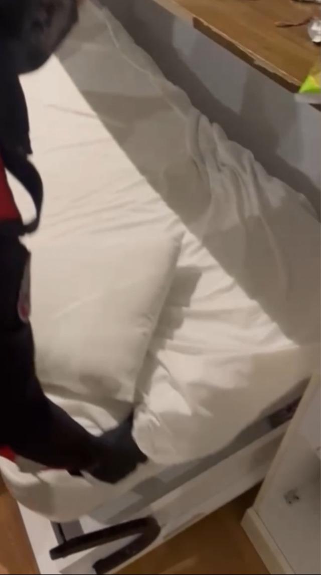 İstanbul un g&ouml;beğindeki otel odasını cephaneliğe &ccedil;evirmişler! Yaşları daha 19, 20... 7