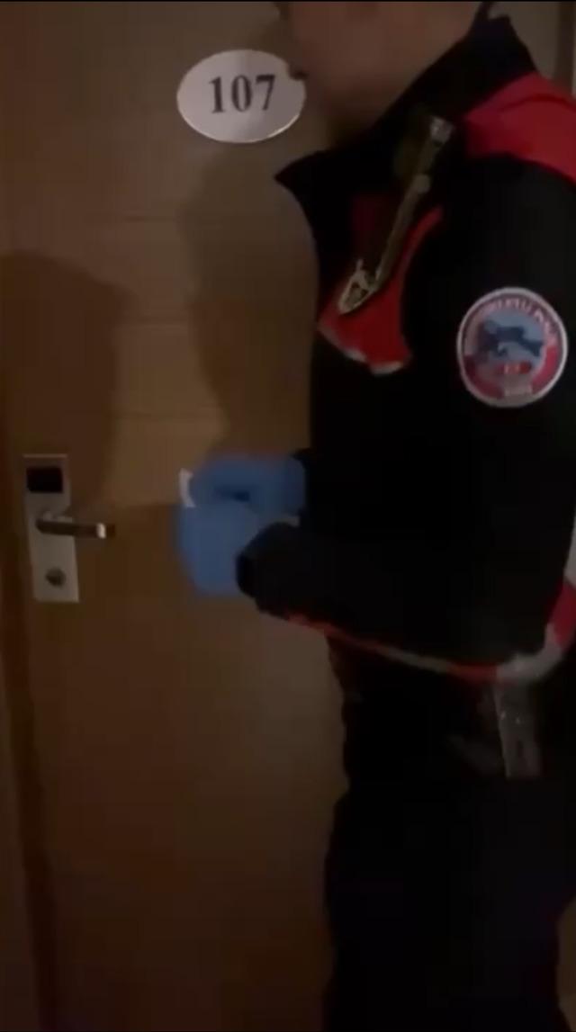 İstanbul un g&ouml;beğindeki otel odasını cephaneliğe &ccedil;evirmişler! Yaşları daha 19, 20... 4