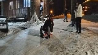 Nebiyan Dağı beyaza büründü, çocuklar gibi eğlendiler