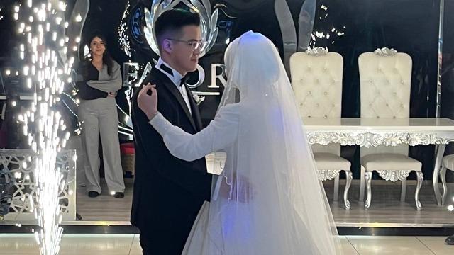 Sosyal medyada g&uuml;ndem olan &ccedil;ift d&uuml;nyaevine girdi 3