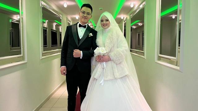 Sosyal medyada g&uuml;ndem olan &ccedil;ift d&uuml;nyaevine girdi 2