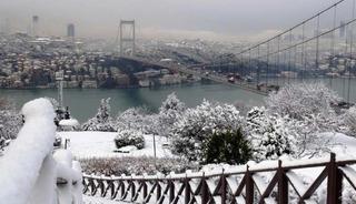 İstanbul&rsquo;da yılbaşı kar yağışı! Meteoroloji'den 7 il i&ccedil;in sarı, 3 il i&ccedil;in turuncu kodlu uyarı