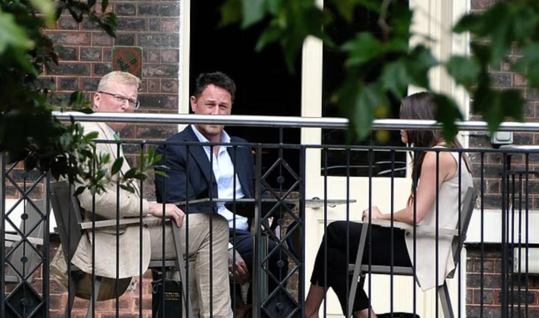 Prens Harry ve Meghan Markle&rsquo;a uzman dayanmıyor! Kardashian partisinden sonra o g&ouml;reve gelen 11. &ccedil;alışanda ka&ccedil;tı 2