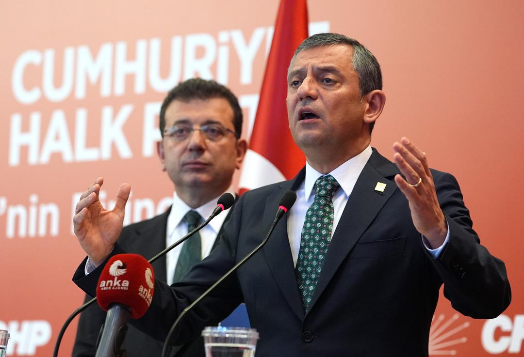 &Ouml;zg&uuml;r &Ouml;zel den 19 bin 800 TL &ccedil;ıkışı! 2026 emekli maaşı zammına "korkun&ccedil;" tepkisi 1