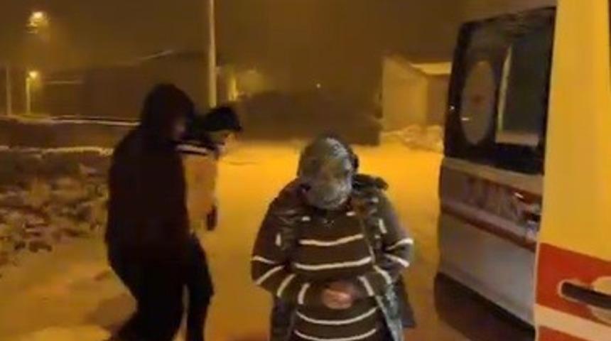 Kars&rsquo;ta kar engelini aşan sağlık ekipleri hasta vatandaş i&ccedil;in seferber oldu