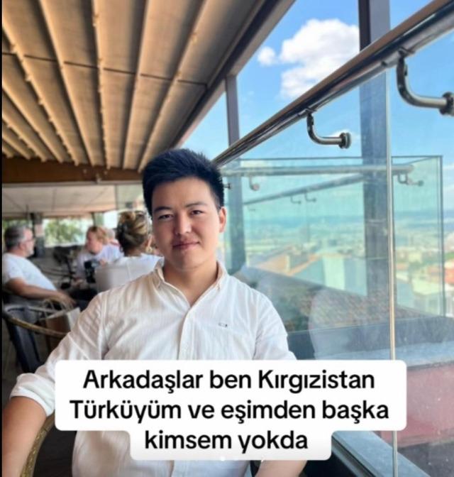 Sosyal medyada g&uuml;ndem olan &ccedil;ift d&uuml;nyaevine girdi 4