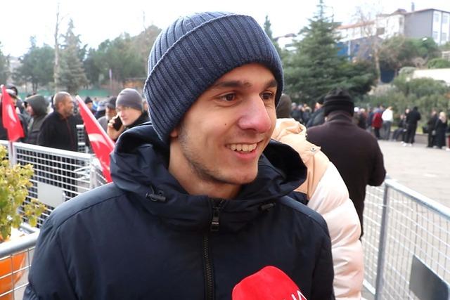 İlk gidenler 1000 TL hediye &ccedil;ekini kaptı! İndirimi duyan soğuğa aldırmadan geceden sıraya girdi 7