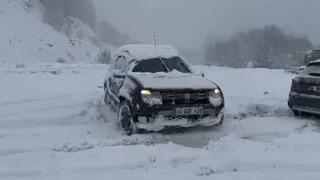 Sakarya’da kar mesaisi: Kimi yolda kaldı, kimi keyfini çıkardı